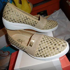 NIB 9 M ANNE KLEIN SPORT YOUROCK WEDGE IN PLATINUM FABRIC SHOE AKYOUROCK
